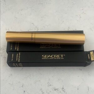 Seacret Gold and Black Volumizing Mascara